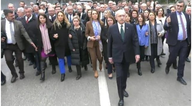 CHP lideri Kemal Kılıçdaroğlu ve vekiller Adalet Bakanlığı'na yürüdü